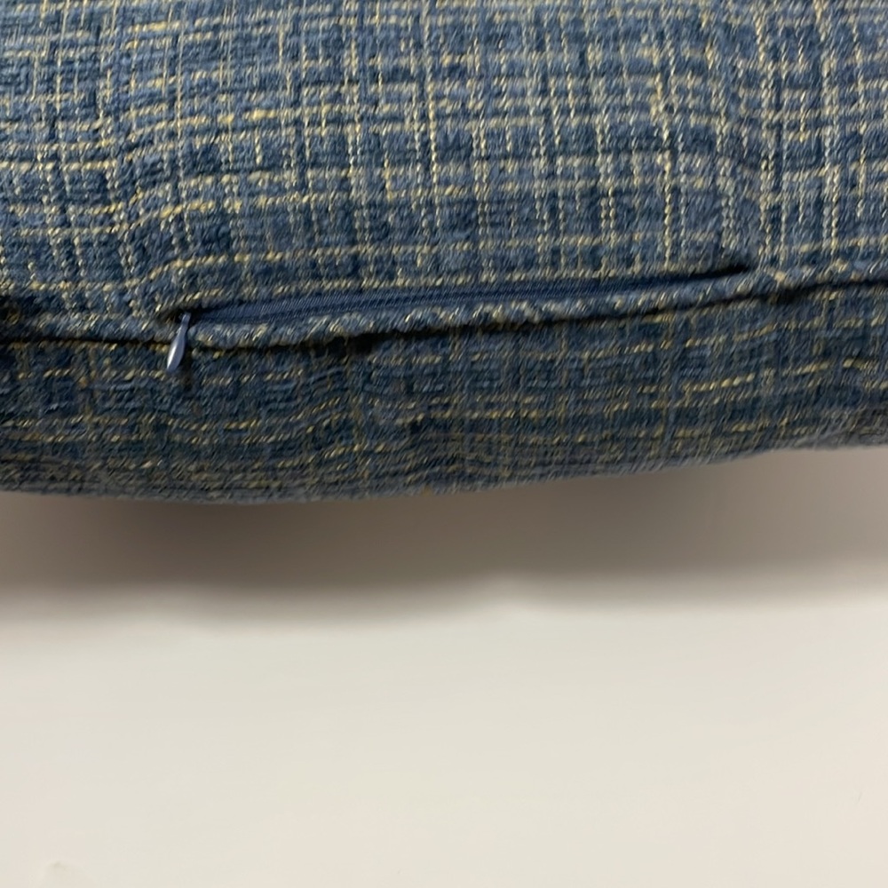 Pillow - Picture 4 of 5
